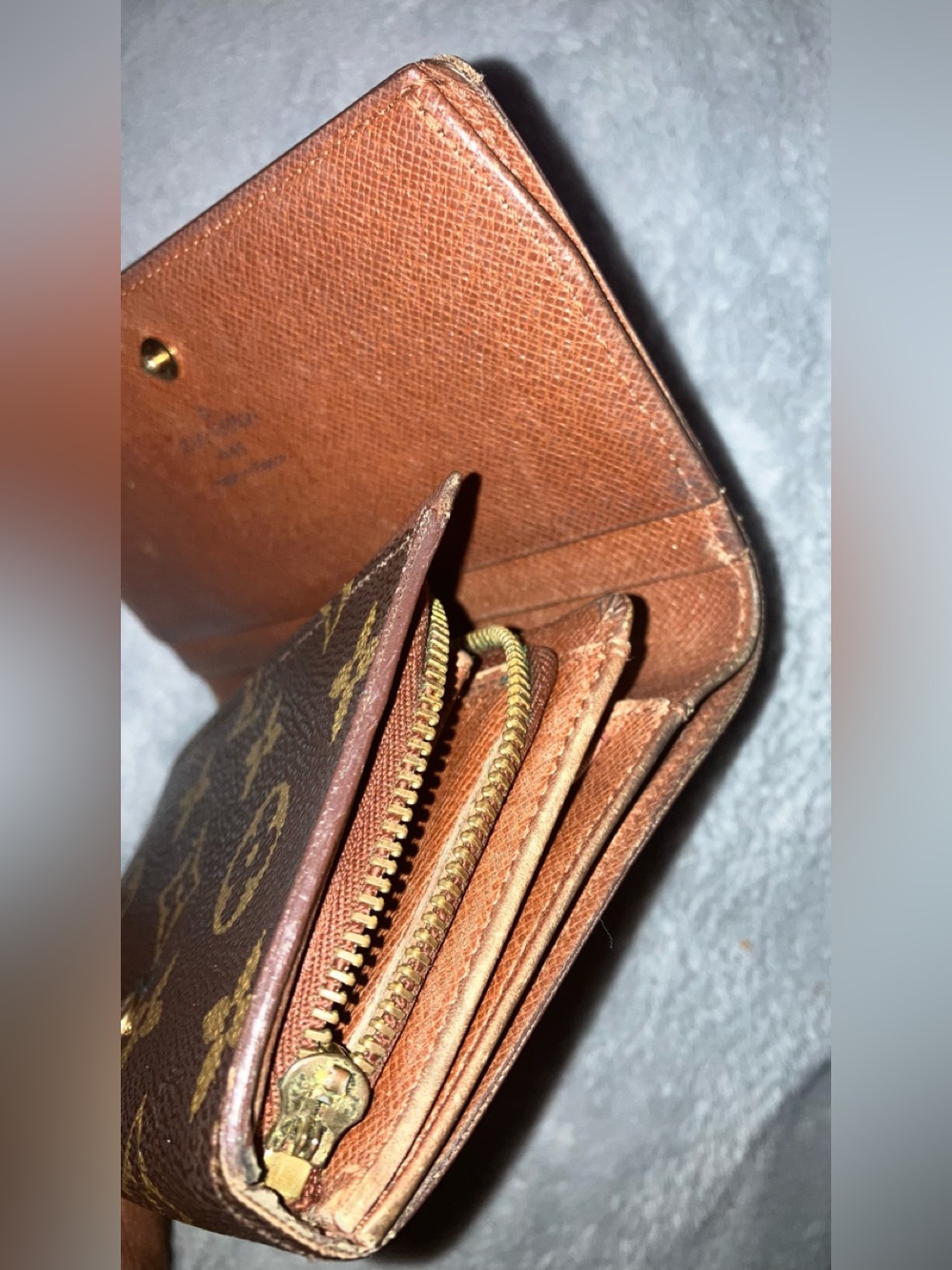LV Wallet - Picture 6 of 8